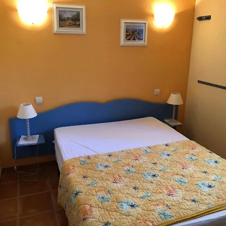 Provence, Uzes, Maisonnette 6-7 Personnes Dans Gaujac (Gard)