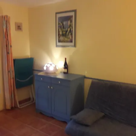 Provence, Uzes, Maisonnette 6-7 Personnes Dans