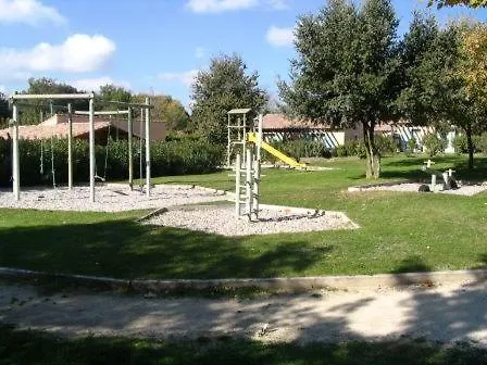 Provence, Uzes, Maisonnette 6-7 Personnes Dans