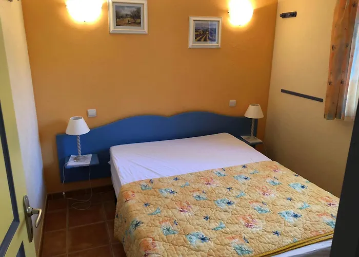 Provence, Uzes, Maisonnette 6-7 Personnes Dans Gaujac (Gard)