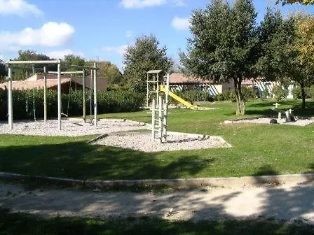 Provence, Uzes, Maisonnette 6-7 Personnes Dans